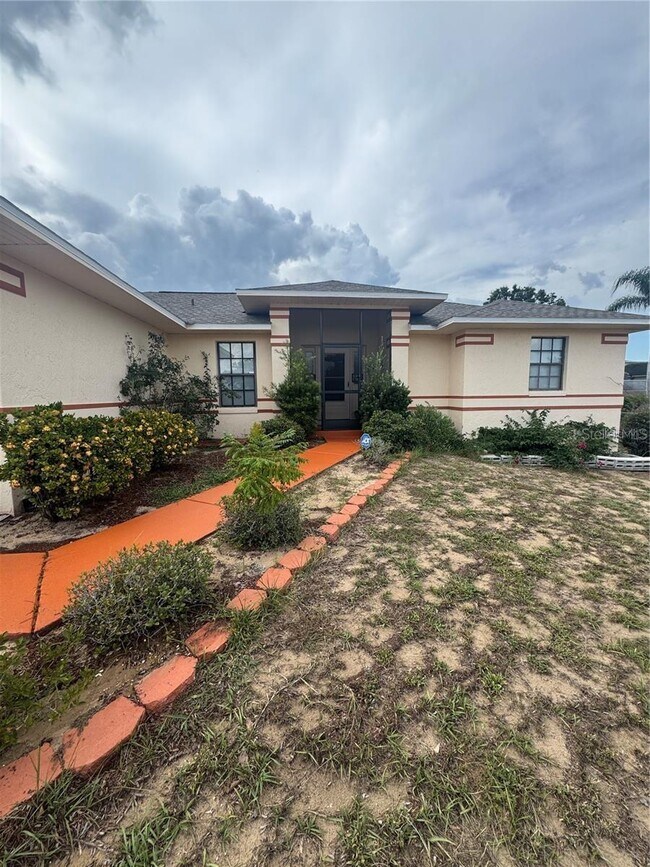 Photo - 929 Devonshire Way