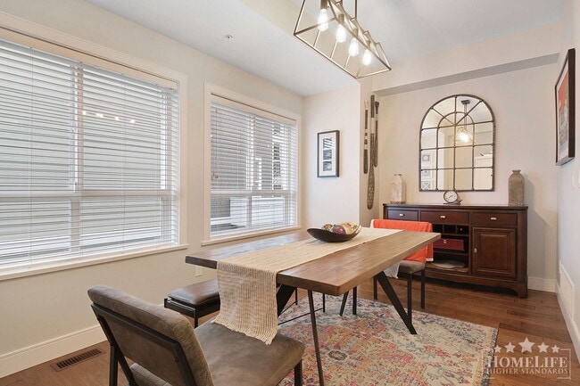 Photo - Coastal 3 Bed 3 Bath Townhouse with Private Rooftop Ocean View Terrace in White Rock Unité 2