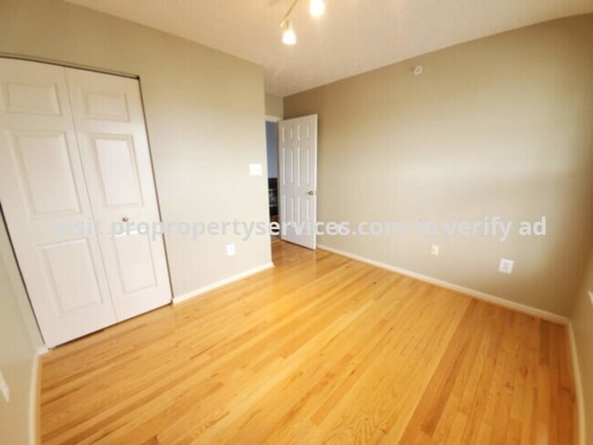 Beautiful Top Floor Garden Condo In Frederick