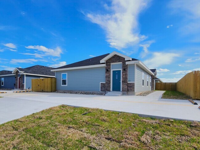 Photo - 2325 N Valley Cir