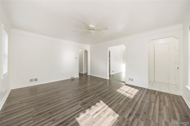 Photo - 20258 Caldwell St