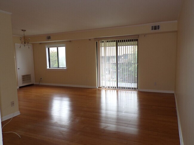 Photo - Top Floor Condo in Alexandria- Van Dorn Area