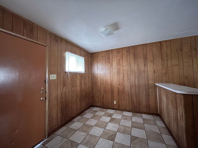 805 W Hallmark Ave Unit D
