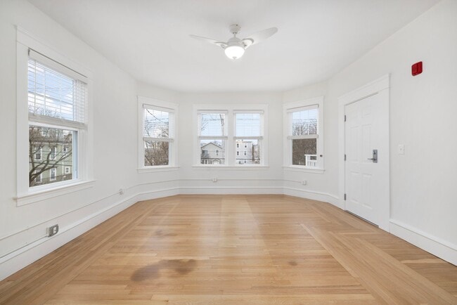 Living Room - 54 Sutton St Unit #4