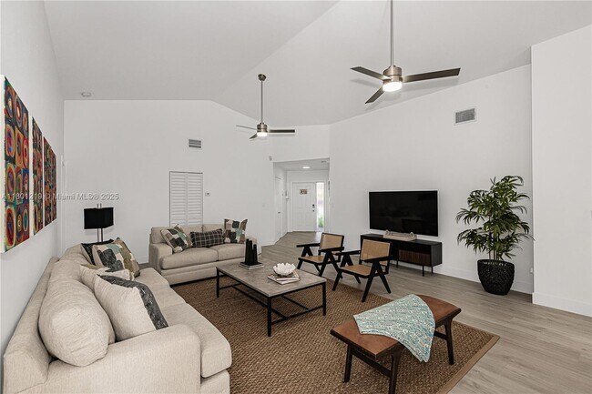 Photo - 216 SE 9th St