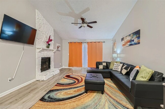 Building Photo - 5418-5420 Glen Haven Dr Unit 5420