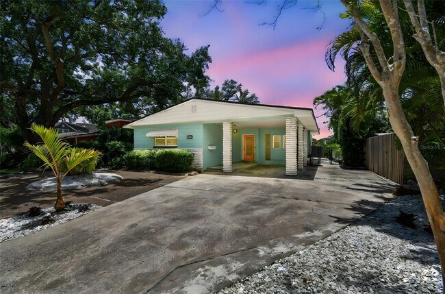 Photo - 610 Bosphorous Ave House