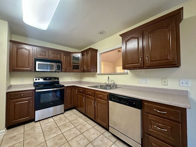 Photo - 1720 Hawk Run Ln