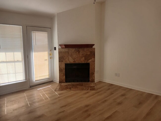 Photo - (50% OFF 1st MONTHS RENT) 1 Bed 1 Bath Condo in Dallas (All Electric)