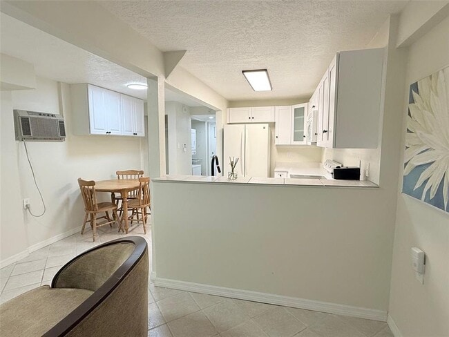 Photo - 707 40th St W Unidad B