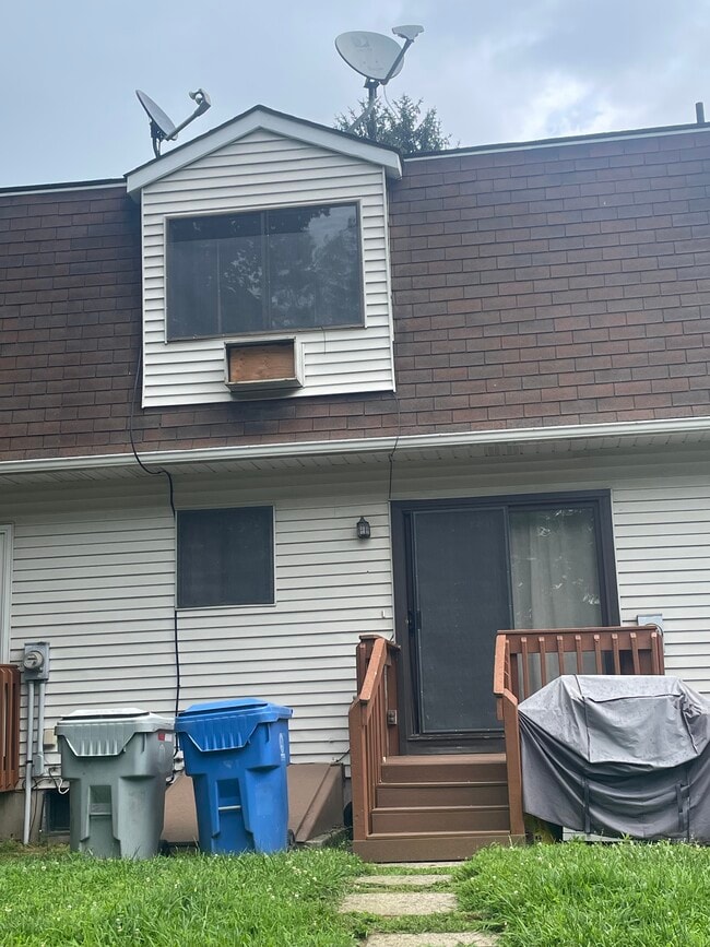 Photo - 220 Blakeslee St Unidad 3