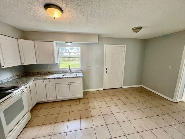 Building Photo - 39500 Lincoln Ave Unit 39500 Lincoln Ave