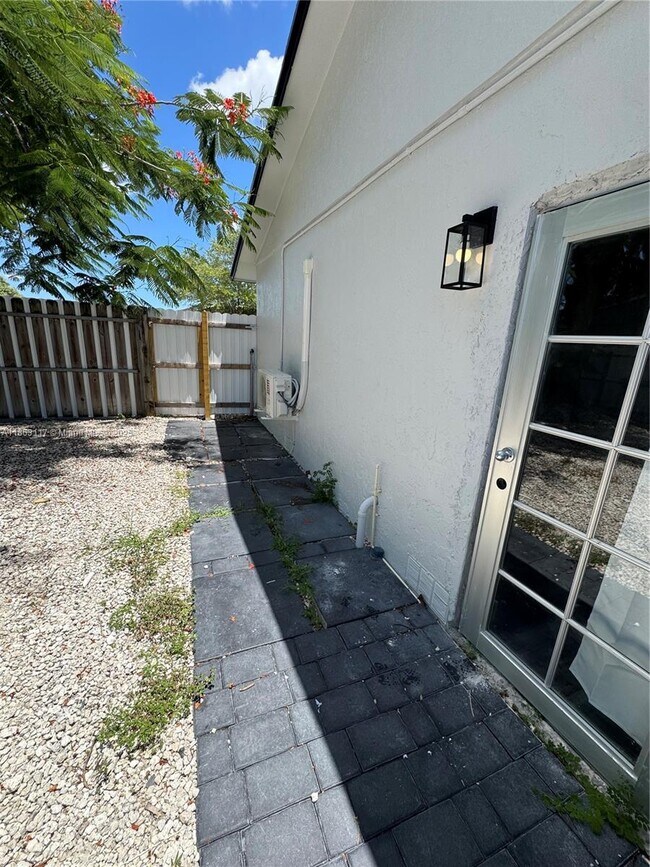 Photo - 4610 SW 134th Ave Apartamento Unidad B