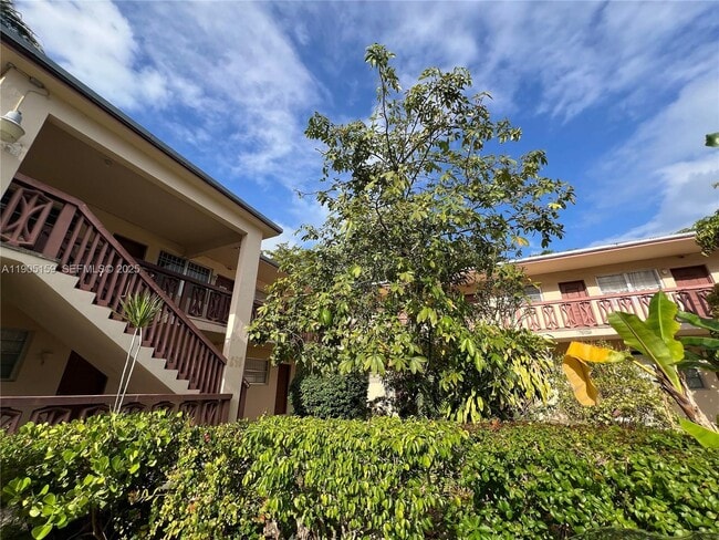 Building Photo - 675 SW 7th Ave Unit 7