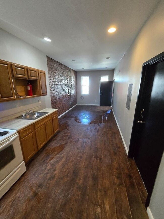 Building Photo - 1938 E Elkhart St Unit 1938 Elkhart - 1st Floor