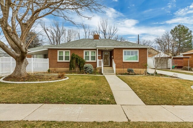 Building Photo - 2925 S White Cir