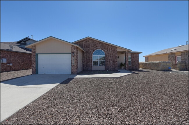 Building Photo - 14408 Escalera Dr Rental