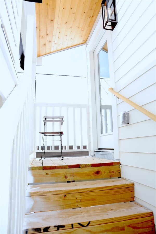 Photo - 1836 Cortlandt St