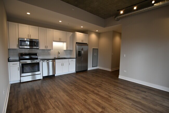 Photo - 3833 N Broadway Unit 313