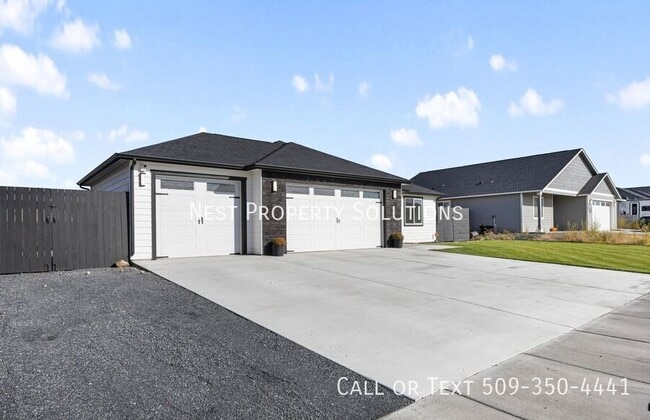 Photo - 909 5th Ave NE