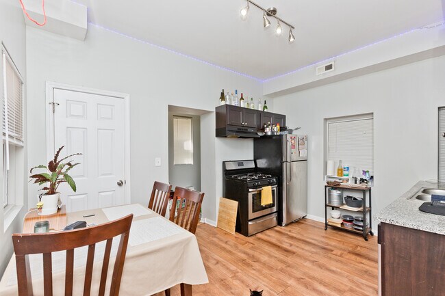 Photo - 1431 W Flournoy St Unit 1F