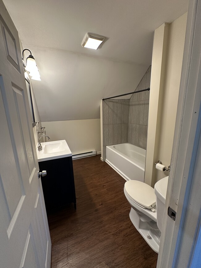 baño actualizado - 41 Lewiston Ave Unidad 3