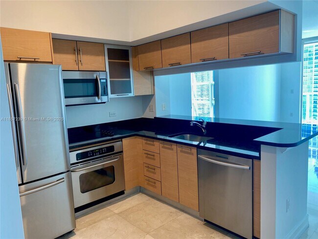 Photo - 31 SE 5th St Unidad 3912