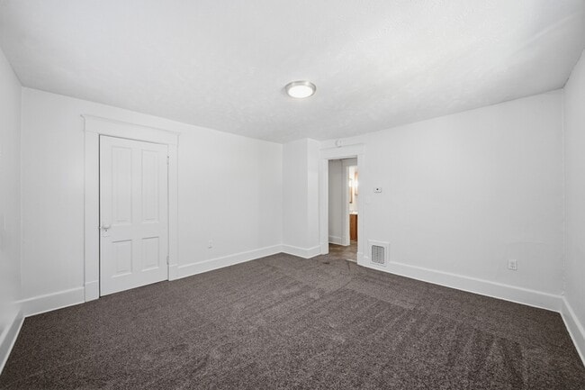 Building Photo - 514 S 27th St