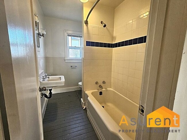 Photo - Cute cottage in the Rail Road district in ...