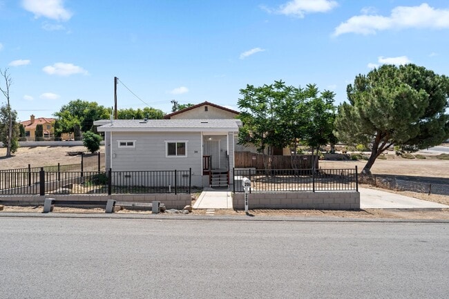 Building Photo - Enjoy Lake Views from This Cozy 1 Bed, 1 Bath Home