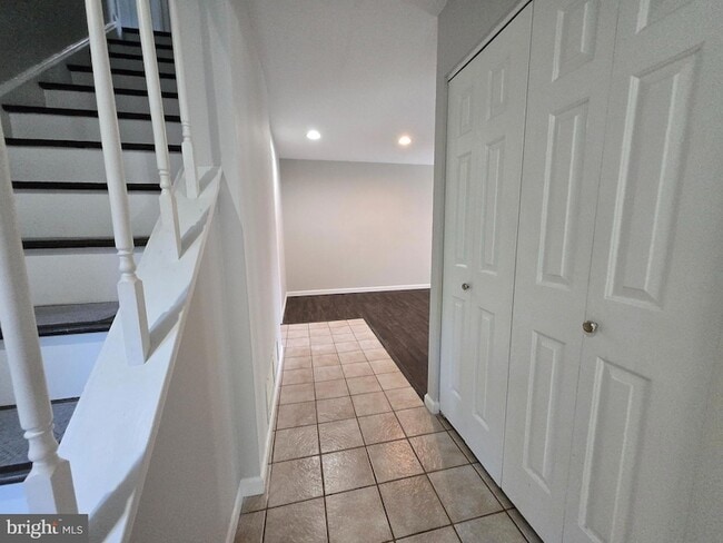 Photo - 1006 Worthington Dr
