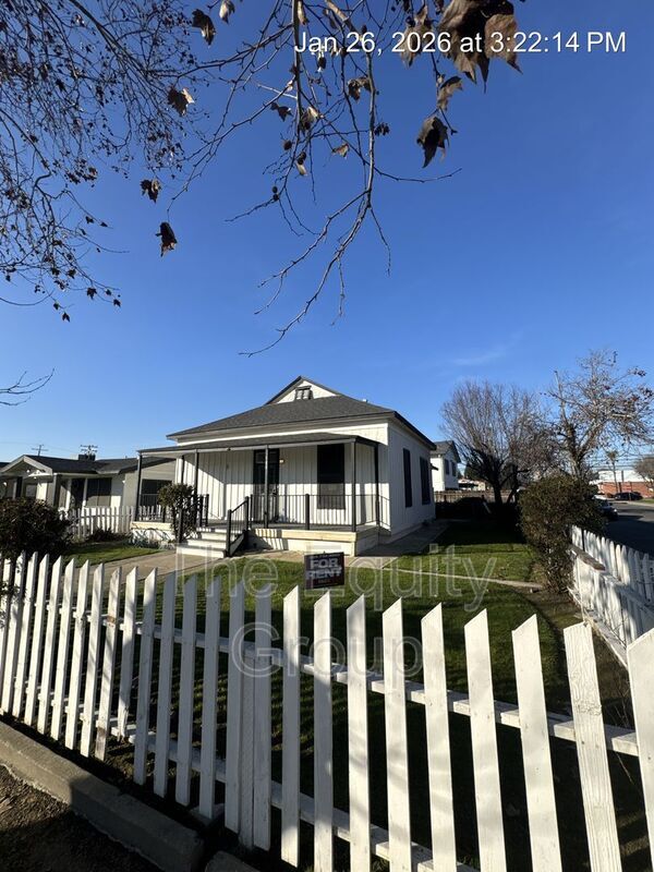 Building Photo - 500 W School Ave