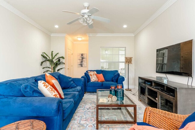 Building Photo - 2 E Lantana St