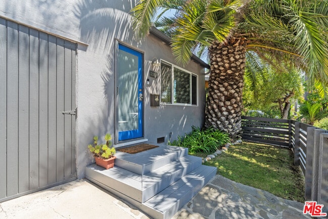 Building Photo - 2318 Beach Ave Rental