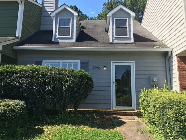 Modern 2BR/1.5BA Townhome in Prime Kennesa... - Modern 2BR/1.5BA Townhome in Prime Kennesa...