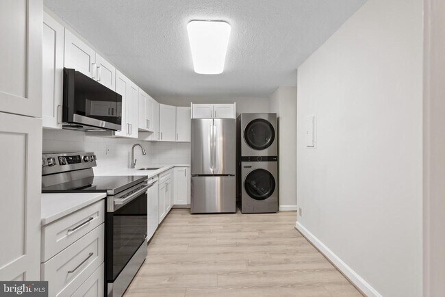 Photo - 8340 Greensboro Dr Unit 207