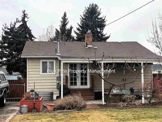 Photo - 556 Warren Ave