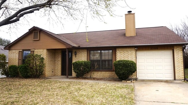 Building Photo - 2208 Woodlands Dr Rental
