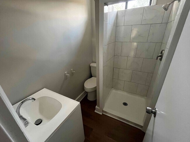 Photo - 603 Rock St SE