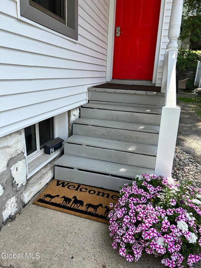 Photo - 212 Circular St Unit 2