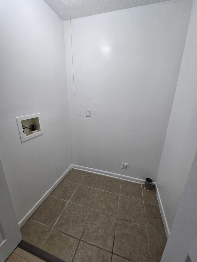 Photo - 665 Cherry Hill Dr Unidad A