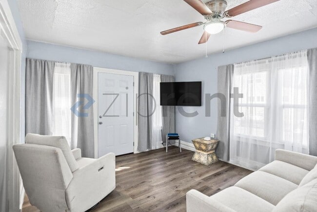 Building Photo - Unit 5915