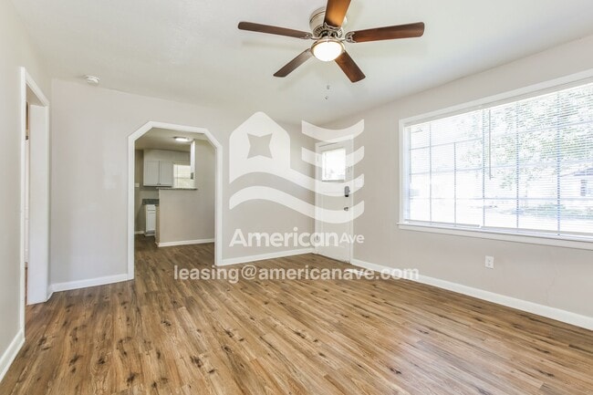 Photo - 800 W 51st St