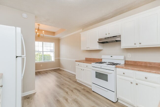 Photo - 1810 Midcourt Way