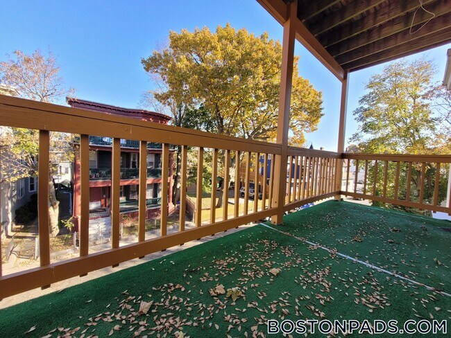 Photo - 110 Howland St Unit 2