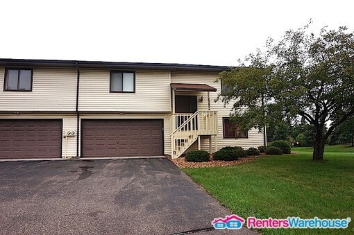 Building Photo - Available 12/1 - wonderful 2 bed, 2 bath t...