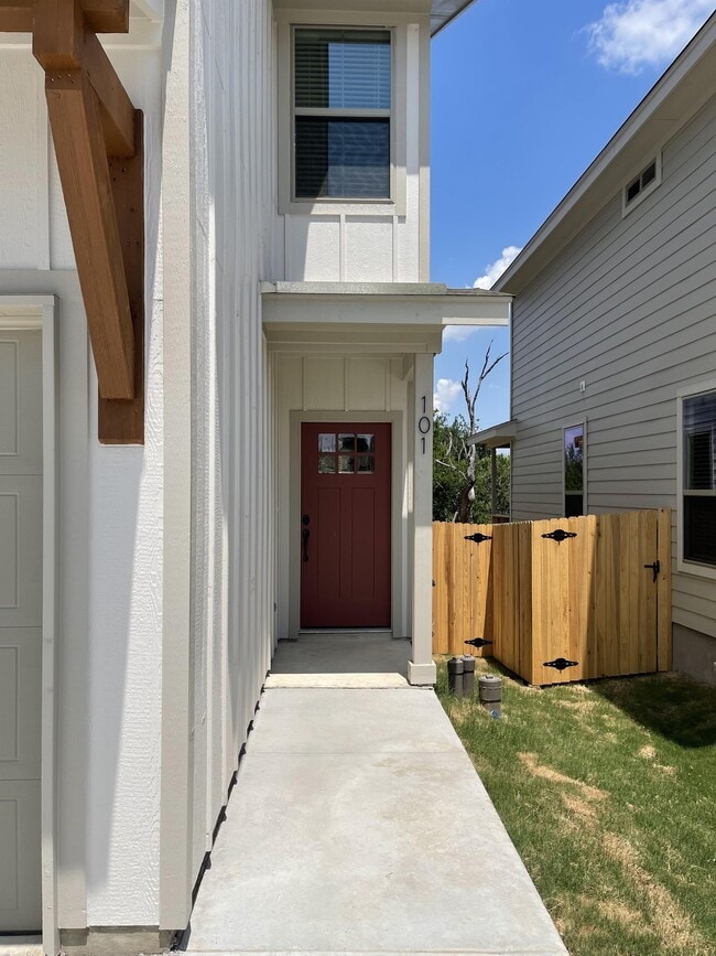 Photo - 2202 Sandlewood Cv