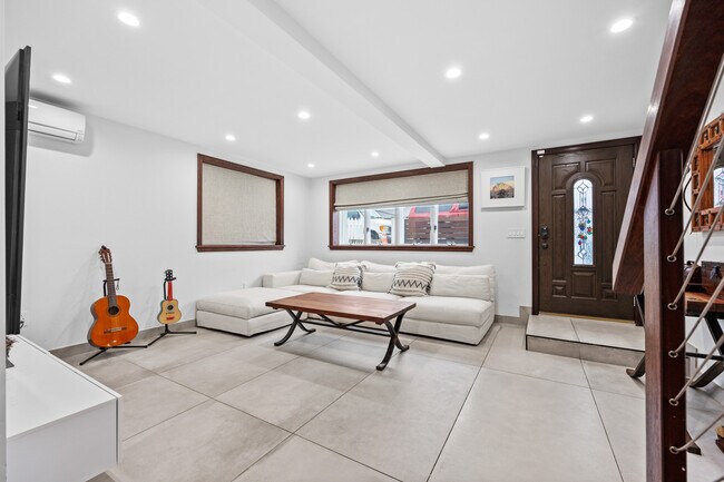 Photo - 84 Gotham Ave