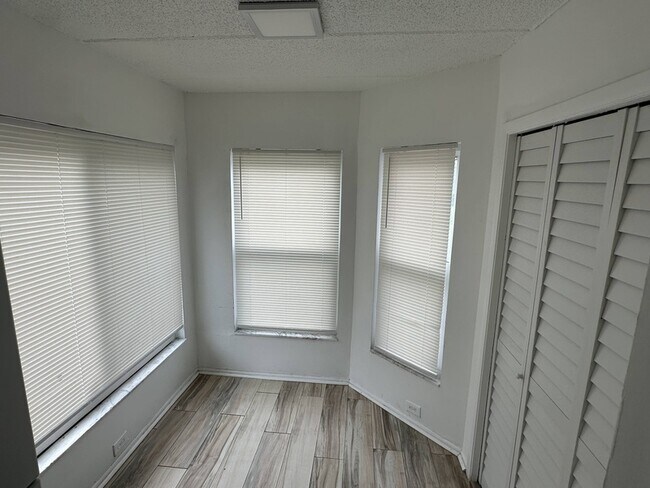 Photo - 6513 Dumont Ave