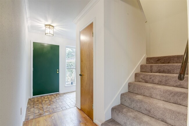 Photo - 928 W Main St